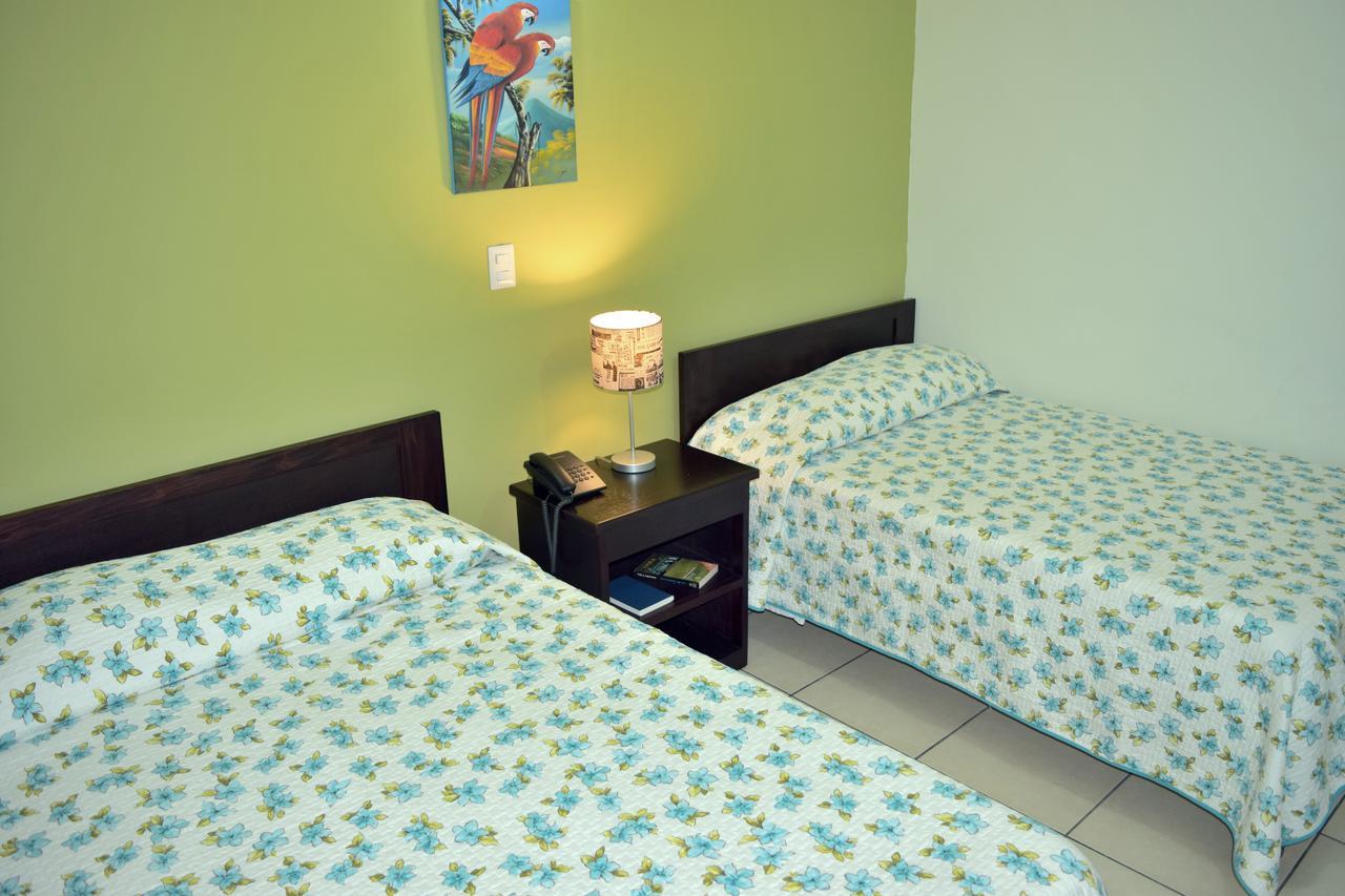 Hostal De Asturias San Salvador Esterno foto